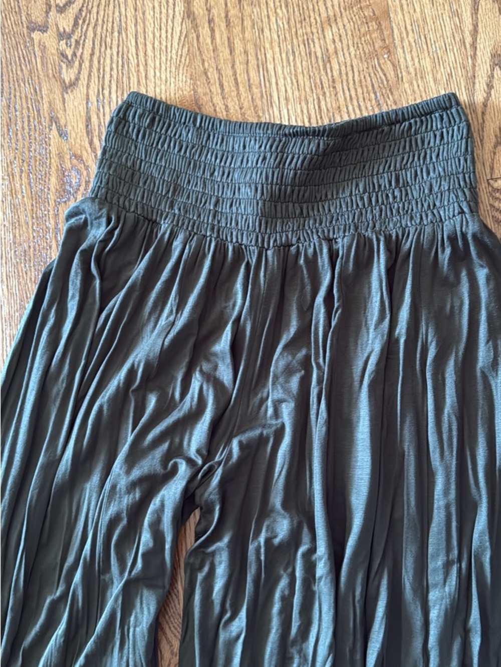 Flowy Wide-leg Pants - Picture 2 of 4